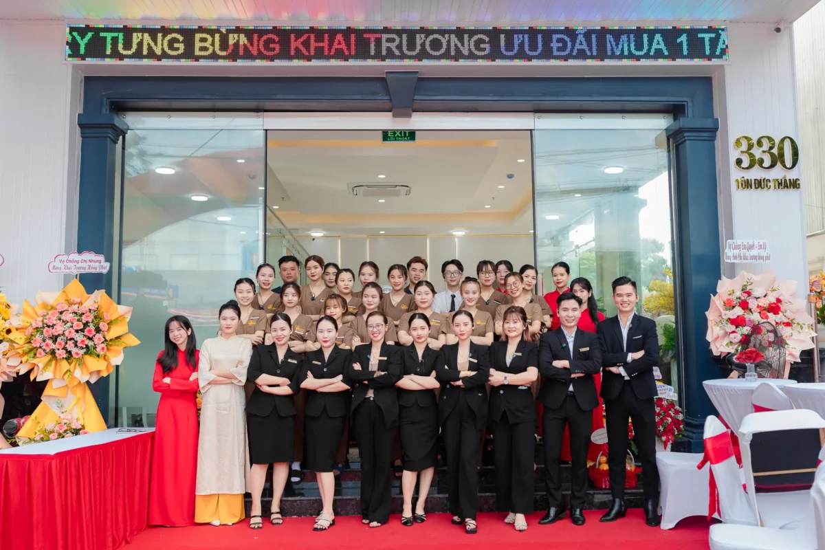 Một buổi chiểu trời mưa nhẹ trên con đường Hoàng Diệu và Shiny vẫn ấm áp đón tiếp các vị khách quý của mình