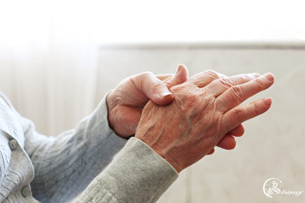 5 thói quen khiến đôi tay bạn nhanh lão hoá