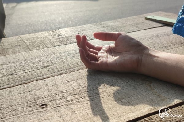 5 thói quen khiến đôi tay bạn nhanh lão hoá