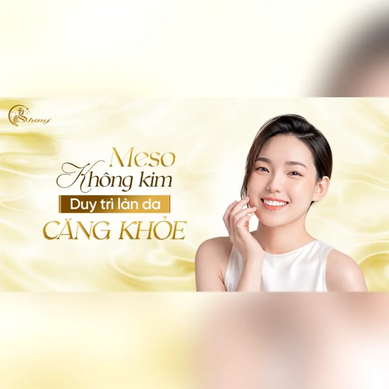 Thiết kế Meso không kim của Shiny với người mẫu chạm nhẹ lên má